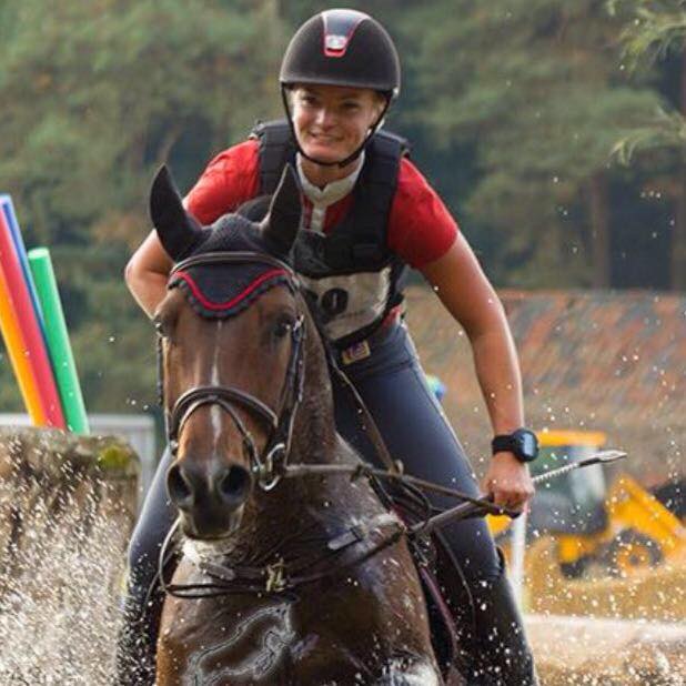 Maria en Vinnie onderweg in hun 2e M cross. Vorig jaar zijn ze begonnen met SGW rijden en ze gaan zo lekker!!